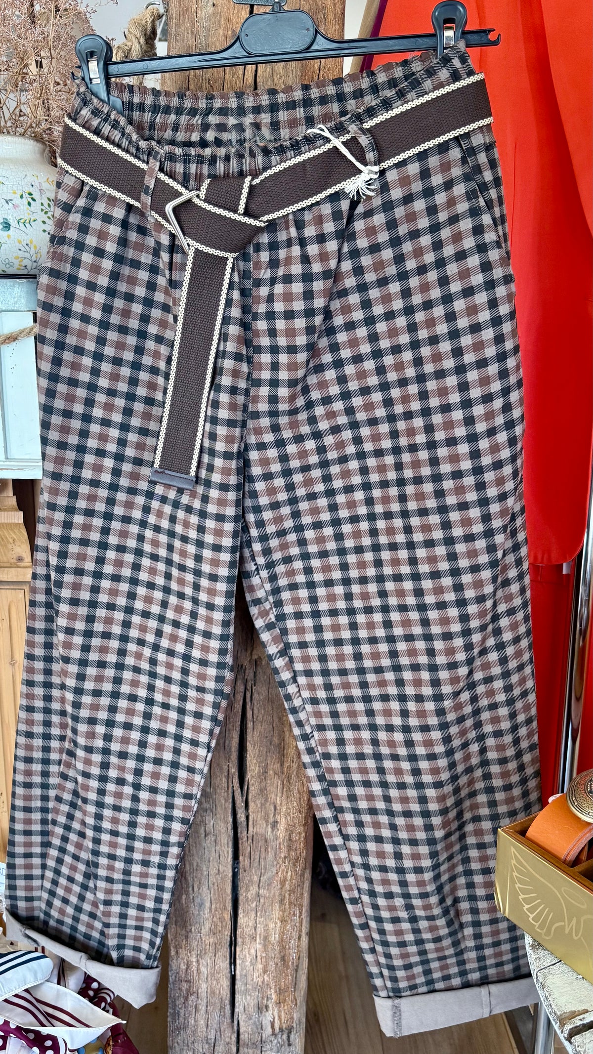 Pantalon a carreaux avec ceinture couleur taupe choco rouille vanille concept store boutique pret a porter contres