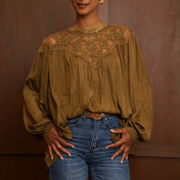 Blouse Aline olive avec décolleté dentelle blouse fluide et romantique satinée