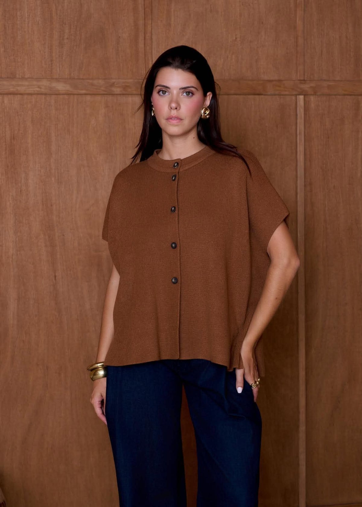 Gilet cape femme camel à boutons coupe fluide gilet cape femme
cape femme
gilet camel femme
gilet fluide femme
gilet style cape