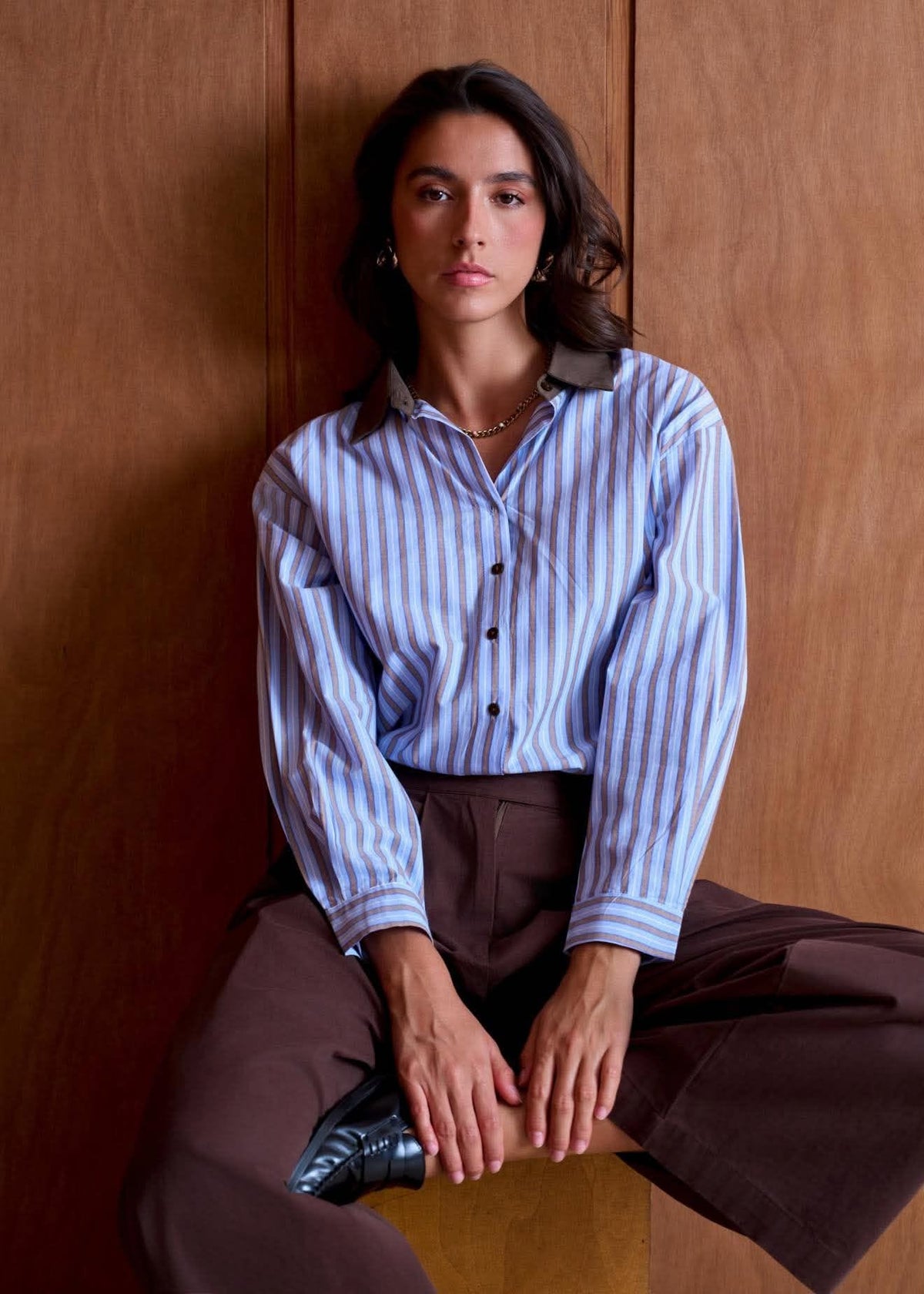 Chemise Paula femme rayée bleu écru avec col chocolat chemise bleu écru femme chemise chocolat femme chemise rayée tendance