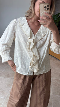 Chemise en broderie écru col volant vanille concept store contres boutique prêt à porter femme loir et cher 