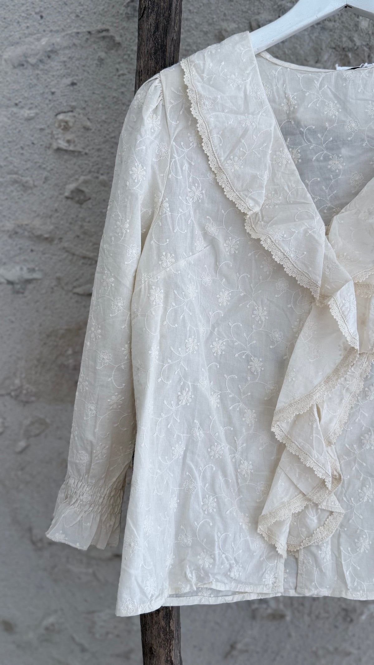 Chemise en broderie écru col volant vanille concept store contres boutique prêt à porter femme loir et cher 