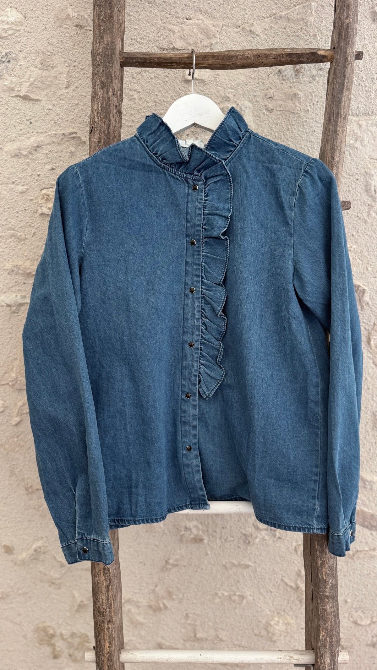 chemise en jeans basique col volant coupe droite vanille concept store contres boutique prêt à porter femme loir et cher 