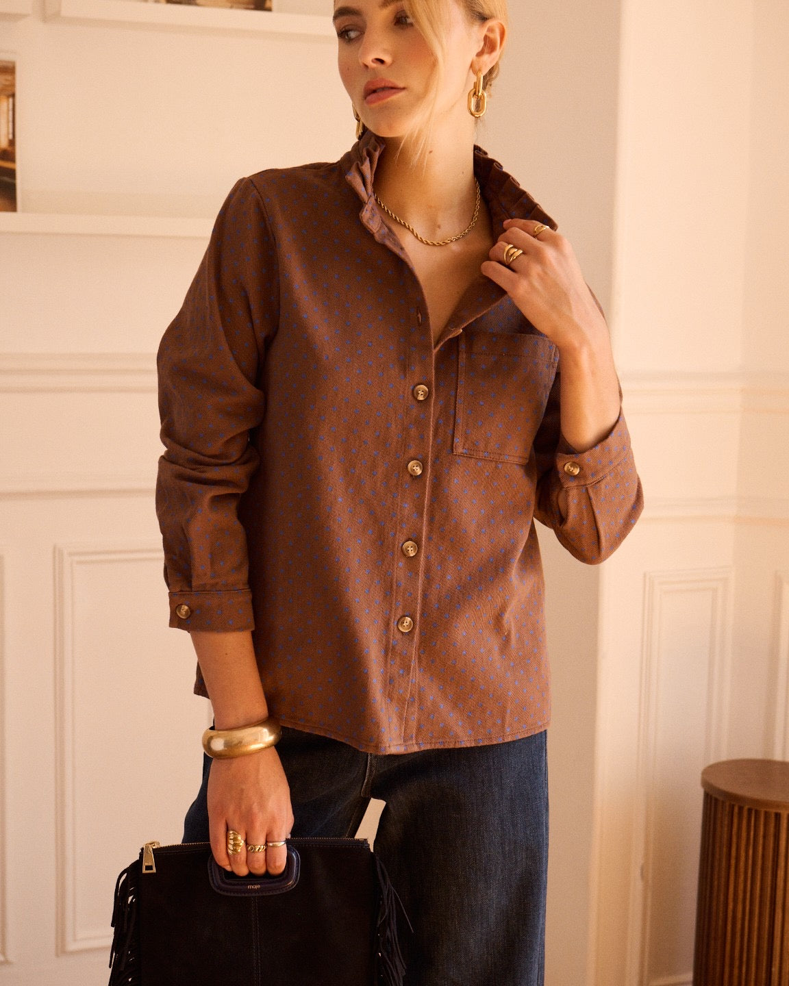 chemise en jean chocolat, sur chemise pois bleus vanille concept store contres boutique prêt à porter loir et cher boutique tendance femme 