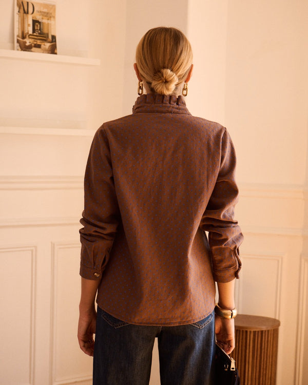 chemise en jean chocolat, sur chemise pois bleus vanille concept store contres boutique prêt à porter loir et cher boutique tendance femme 