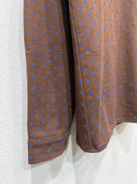 chemise en jean chocolat, sur chemise pois bleus vanille concept store contres boutique prêt à porter loir et cher boutique tendance femme 