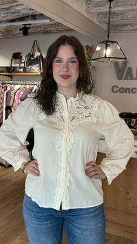 chemise écru en dentelle vanille concept store boutique indépendante contres féminin