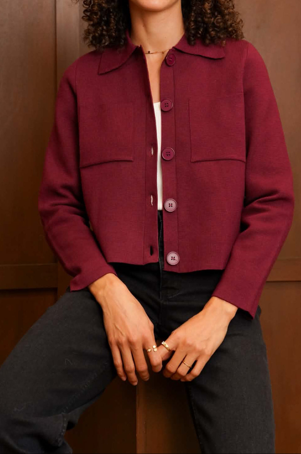 gilet intemporelle style Suzanne bordeaux poches plaquées et boutons tons sur tons