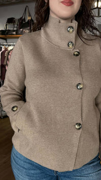 Gilet veste col montant boutons couleur beige vanille concept store boutique indépendante contres