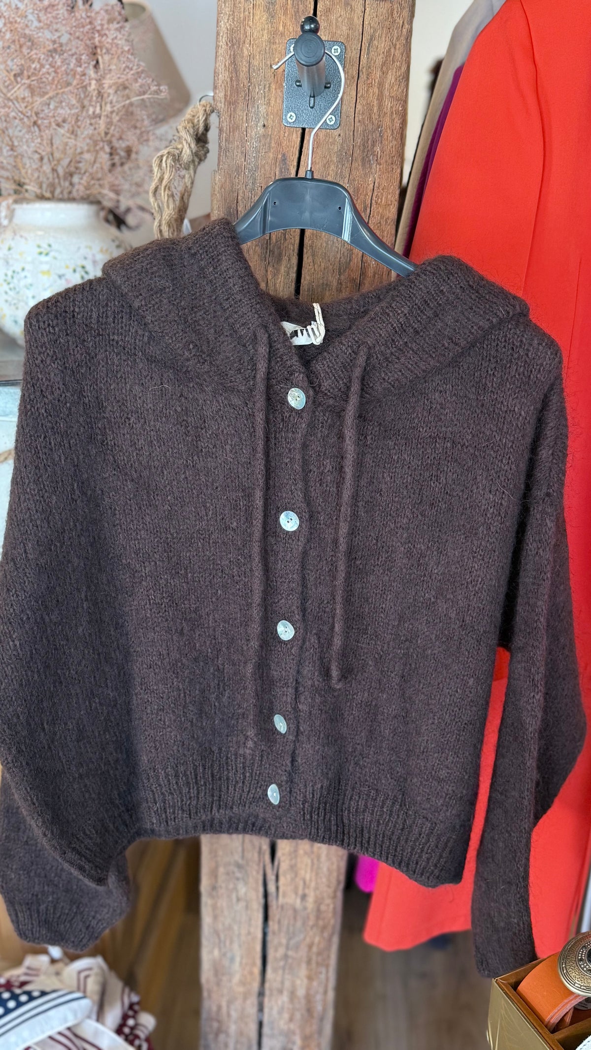 Pull a capuche laine boutons vanille concept store boutique pret a porter 