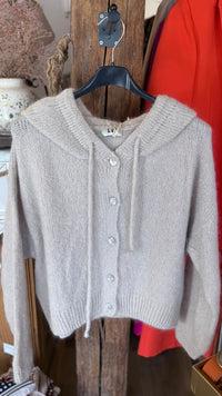 Pull a capuche laine boutons vanille concept store boutique pret a porter 