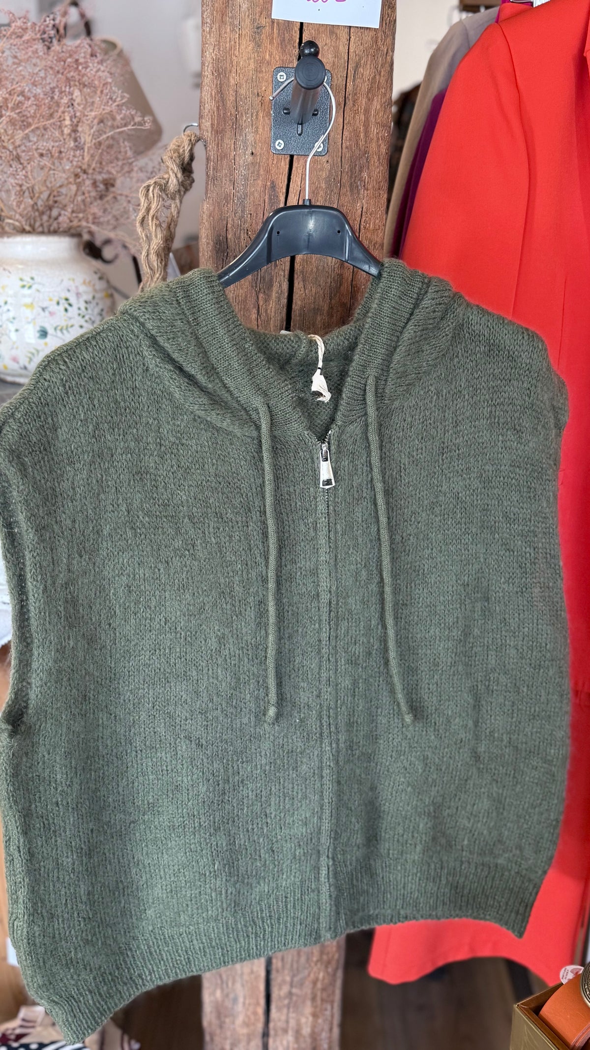 Pull laine sans manches capuche avec zip vanille concept store boutique pret a porter femme
