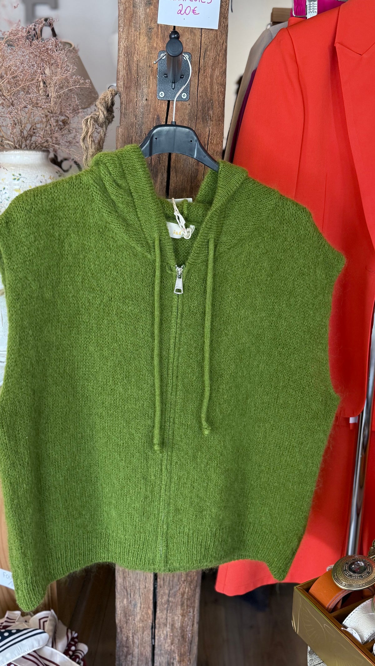 Pull laine sans manches capuche avec zip vanille concept store boutique pret a porter femme