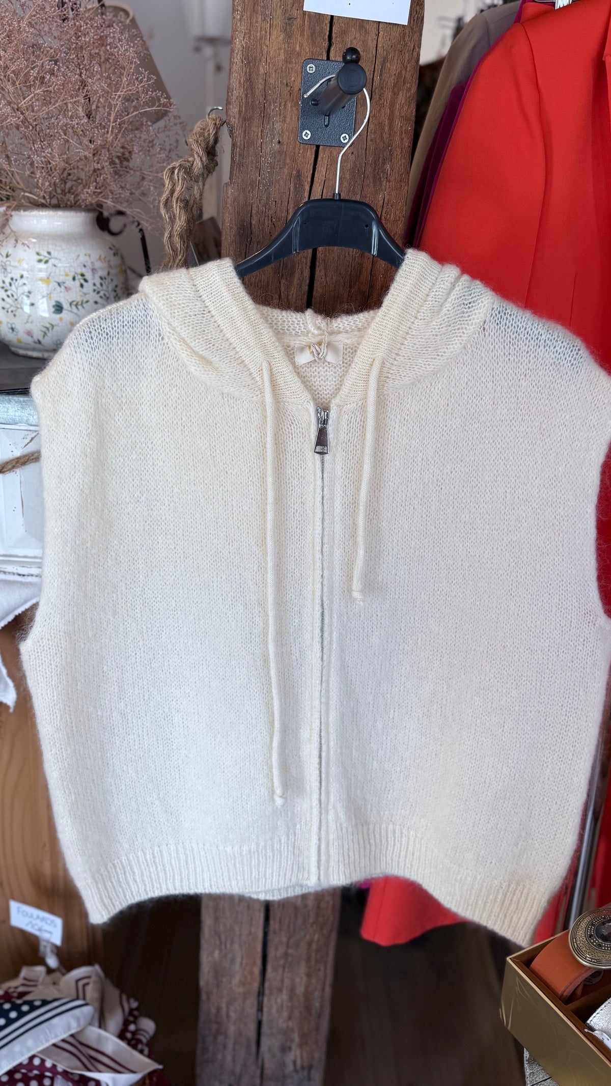 Pull laine sans manches capuche avec zip vanille concept store boutique pret a porter femme