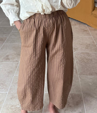Pantalon magic camel rayé coupe ballon pantalon tendance automne 2026 vanille concept store contres boutique prêt à porter femme 