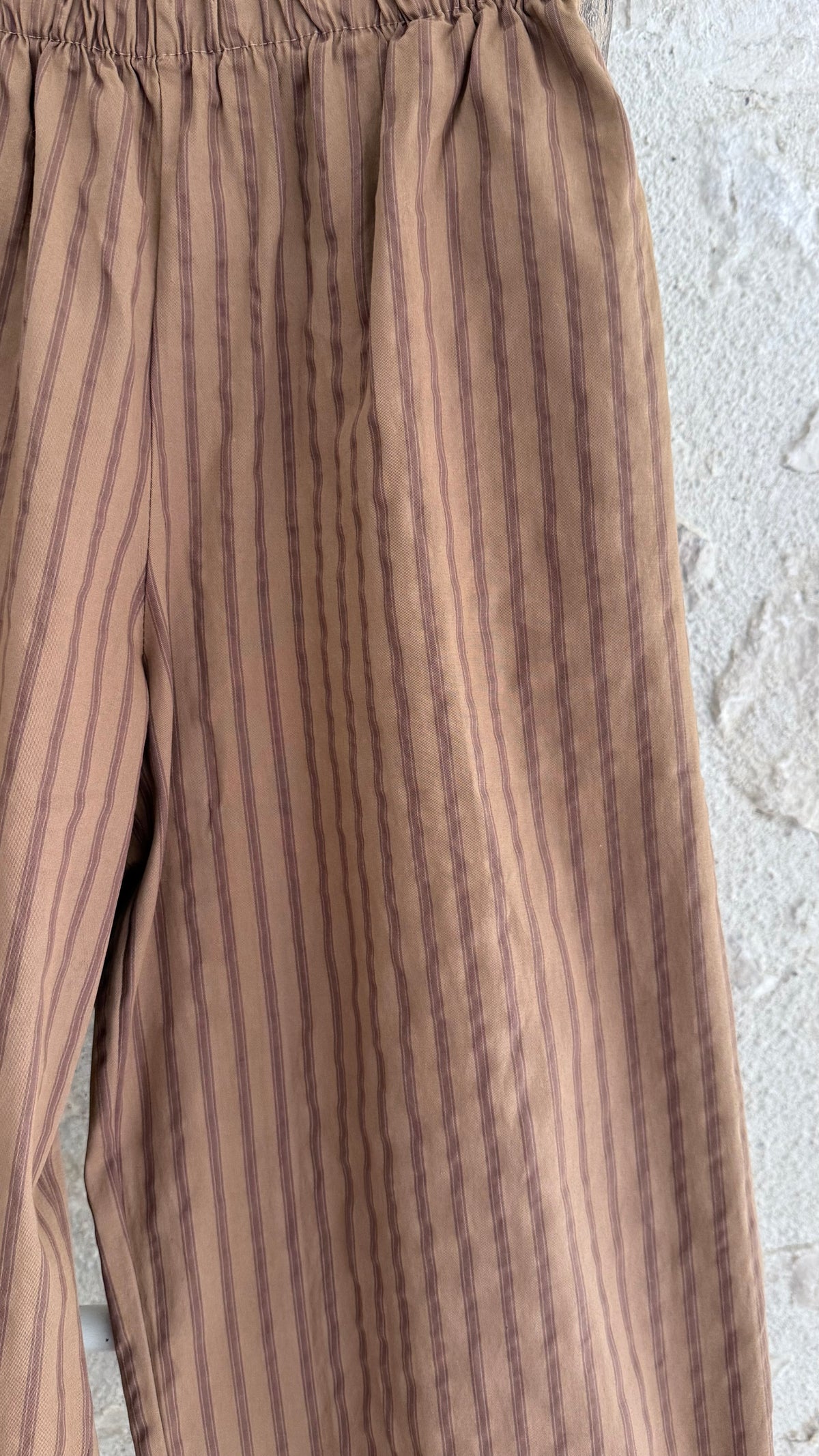 Pantalon magic camel rayé coupe ballon pantalon tendance automne 2026 vanille concept store contres boutique prêt à porter femme 