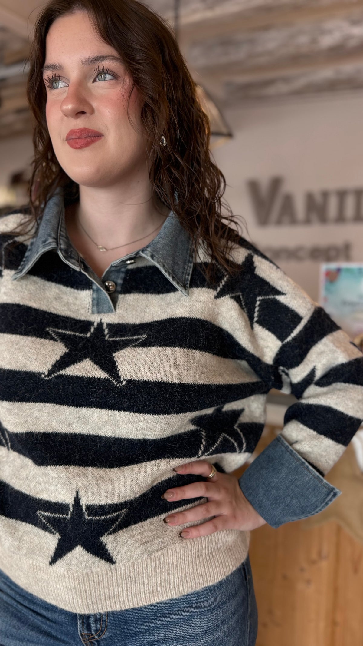 Pull rayures et etoiles bleu marine gris col et bout des manches en jean taille unique vanille concept store boutique indépendante contres
