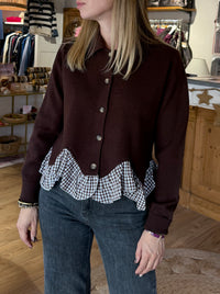 Pull chocolat avec boutons et effet chemise sur le bas à carreaux taille unique boutique indépendante contres vanille concept store 