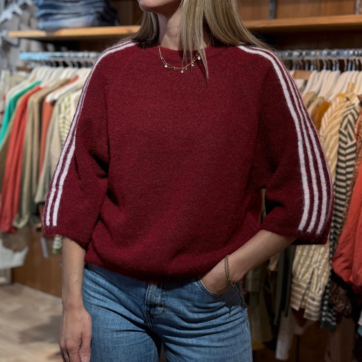 pull en mohair bordeaux à bandes pull style Adidas vanille concept store contres boutique prêt à porter femme loir et cher 