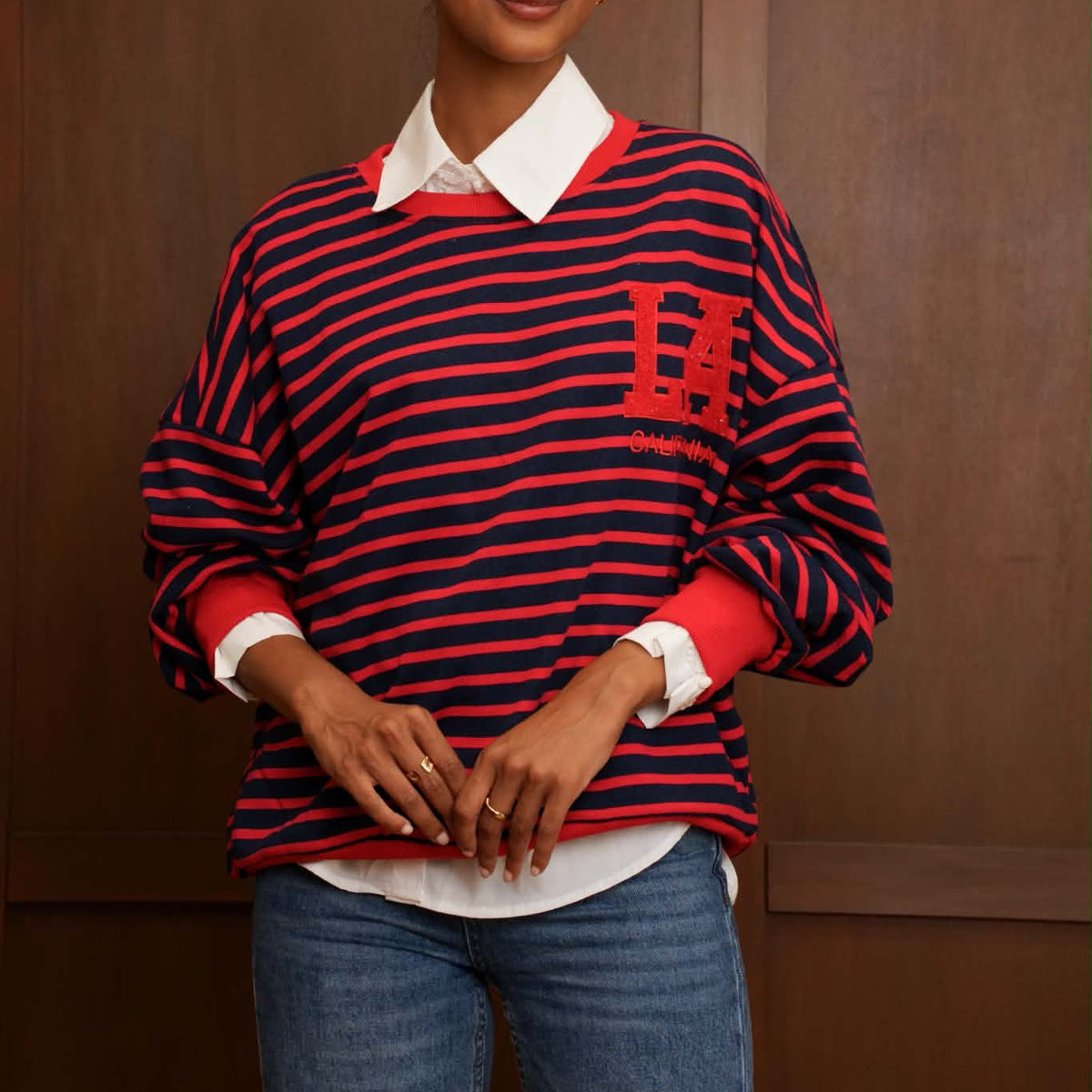 sweat rayé rouge et bleu marine avec logo LA California vanille concept store contres