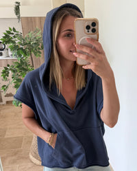 Sweat capuche marron et bleu sans manches coupe casual vanille concept store boutique contres boutique prêt à porter femme contres johanna paris sweat tendance 