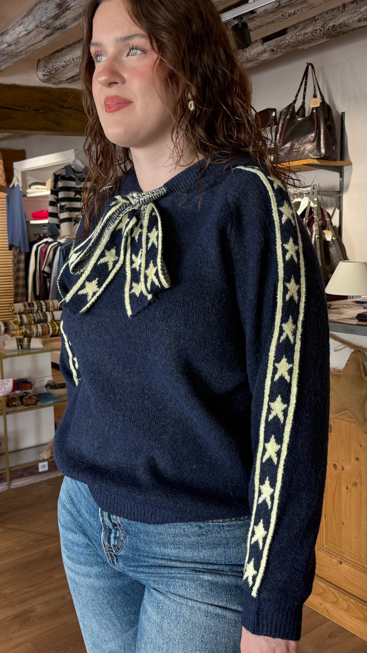 Pull capuche marine bordeaux motifs étoiles laine taille unique vanille concept store boutique indépendante contres