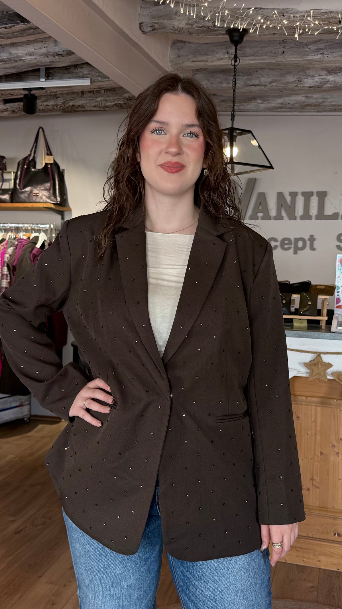 Veste de tailleur chocolat avec des strass taille s/m m/l vanille concept store boutique indépendante contres 