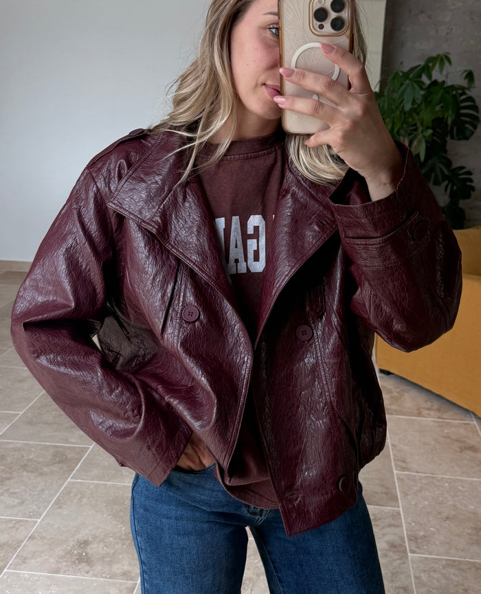 Veste en simili bordeaux tendance automne veste simili chocolat veste simili olive veste mi saison automne vanille concept store contres boutique prêt à porter femme loir et cher rue des abbesses Johanna paris in April 
