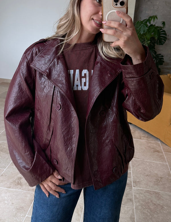 Veste en simili bordeaux tendance automne veste simili chocolat veste simili olive veste mi saison automne vanille concept store contres boutique prêt à porter femme loir et cher rue des abbesses Johanna paris in April 