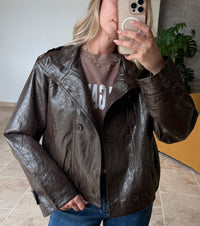 Veste en simili bordeaux tendance automne veste simili chocolat veste simili olive veste mi saison automne vanille concept store contres boutique prêt à porter femme loir et cher rue des abbesses Johanna paris in April 