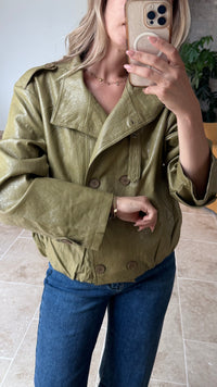 Veste en simili bordeaux tendance automne veste simili chocolat veste simili olive veste mi saison automne vanille concept store contres boutique prêt à porter femme loir et cher rue des abbesses Johanna paris in April 