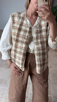 Veste sans manches à carreaux en moumoute tendance automne 2026 vanille concept store contres boutique prêt à porter femme loir et cher 