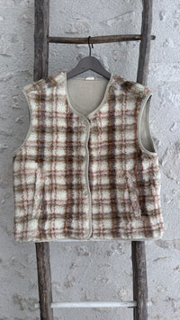 Veste sans manches à carreaux en moumoute tendance automne 2026 vanille concept store contres boutique prêt à porter femme loir et cher 