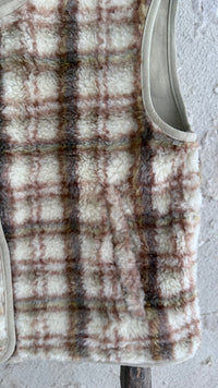 Veste sans manches à carreaux en moumoute tendance automne 2026 vanille concept store contres boutique prêt à porter femme loir et cher 