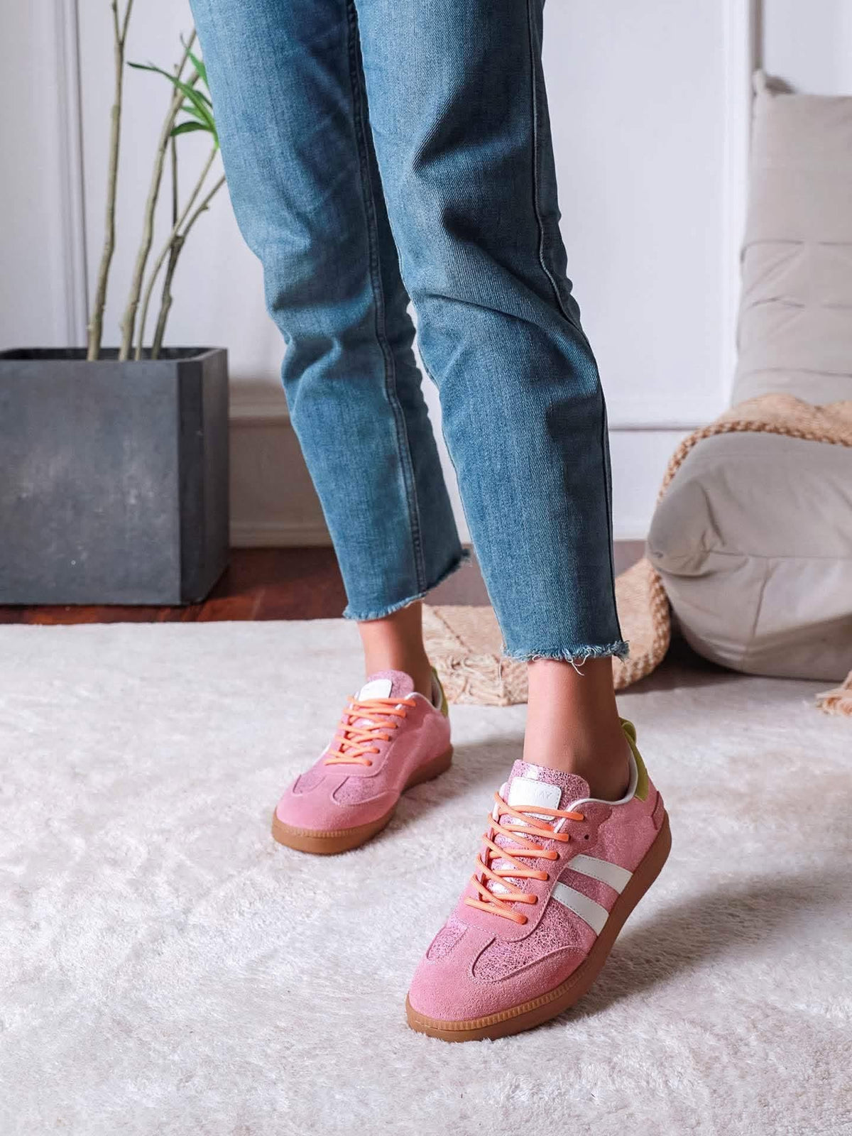 baskets rose bi matière avec lacets orange
