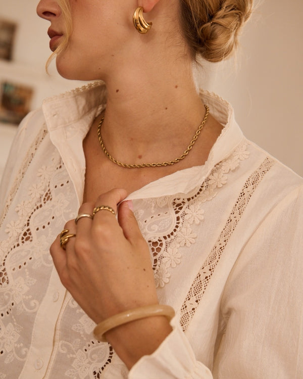 chemise ecru en broderie anglais chemise coton vanille concept store boutique pret à porter femme boutique indépendante loir et cher contres 
