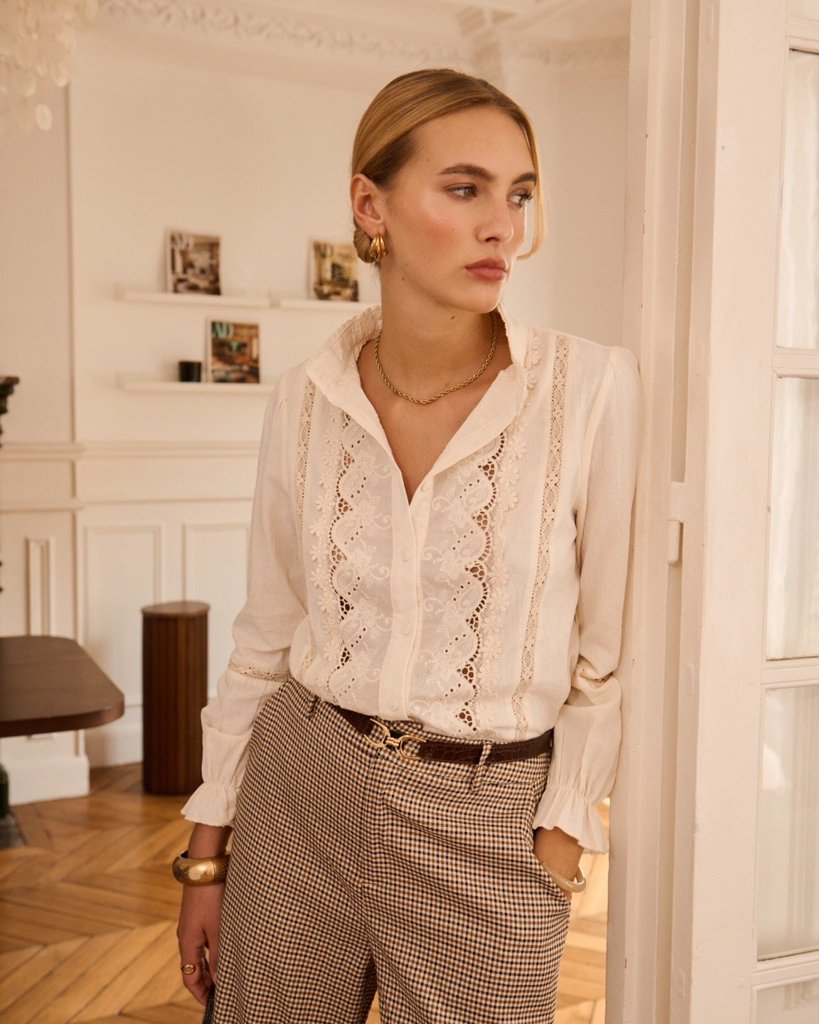 chemise ecru en broderie anglais chemise coton vanille concept store boutique pret à porter femme boutique indépendante loir et cher contres 