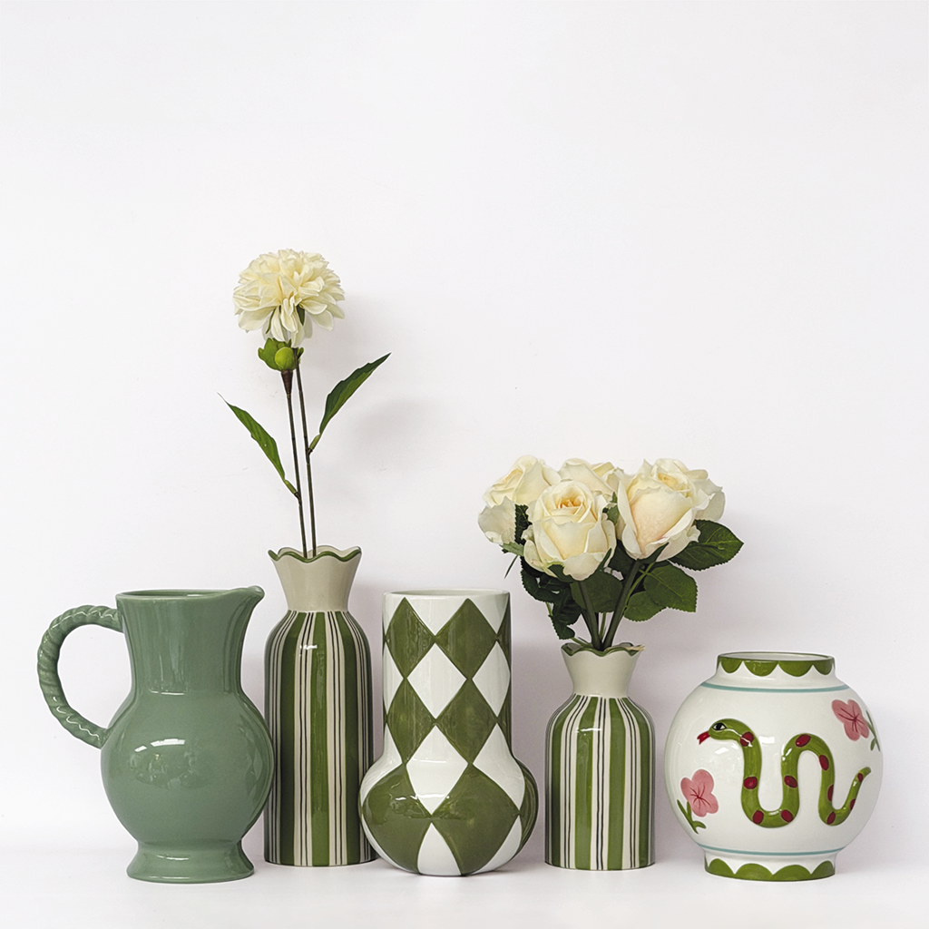 vase collerette rayé kaki vase pour fleurs kaki opjet vanille concept store loir et cher